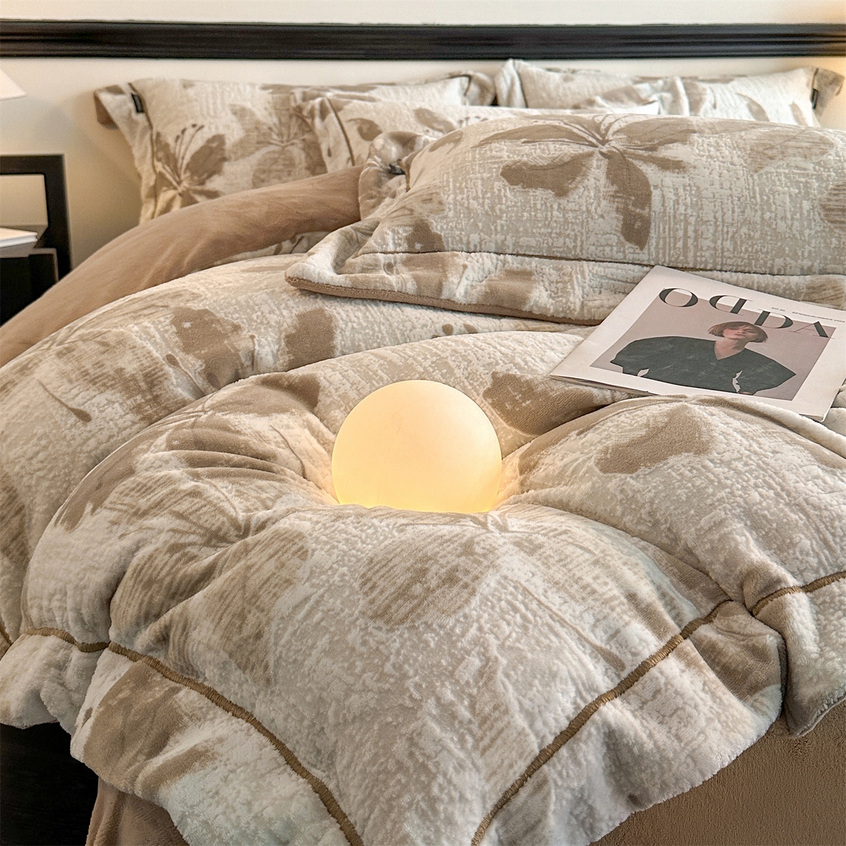 盛秋家纺 2025新款佩拉着色烂花牛奶绒四件套【简约风格】 素影-浅咖