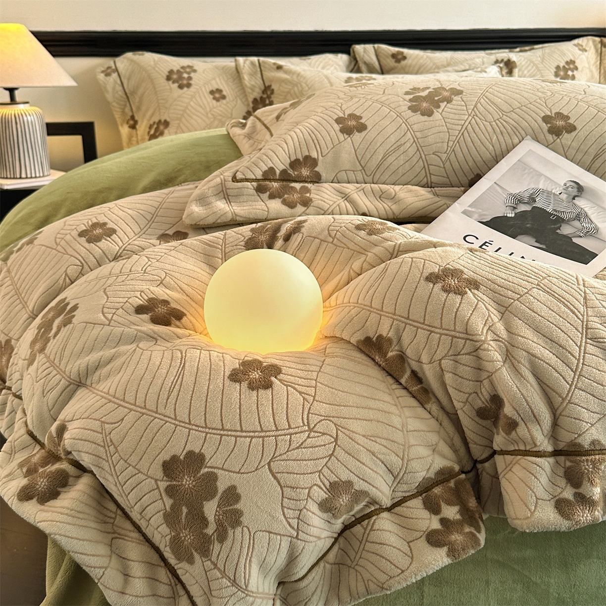 91家纺网 家纺一手货源 找家纺 盛秋家纺 2025新款佩拉着色烂花牛奶绒四件套【简约风格】 清新叶语-浅咖