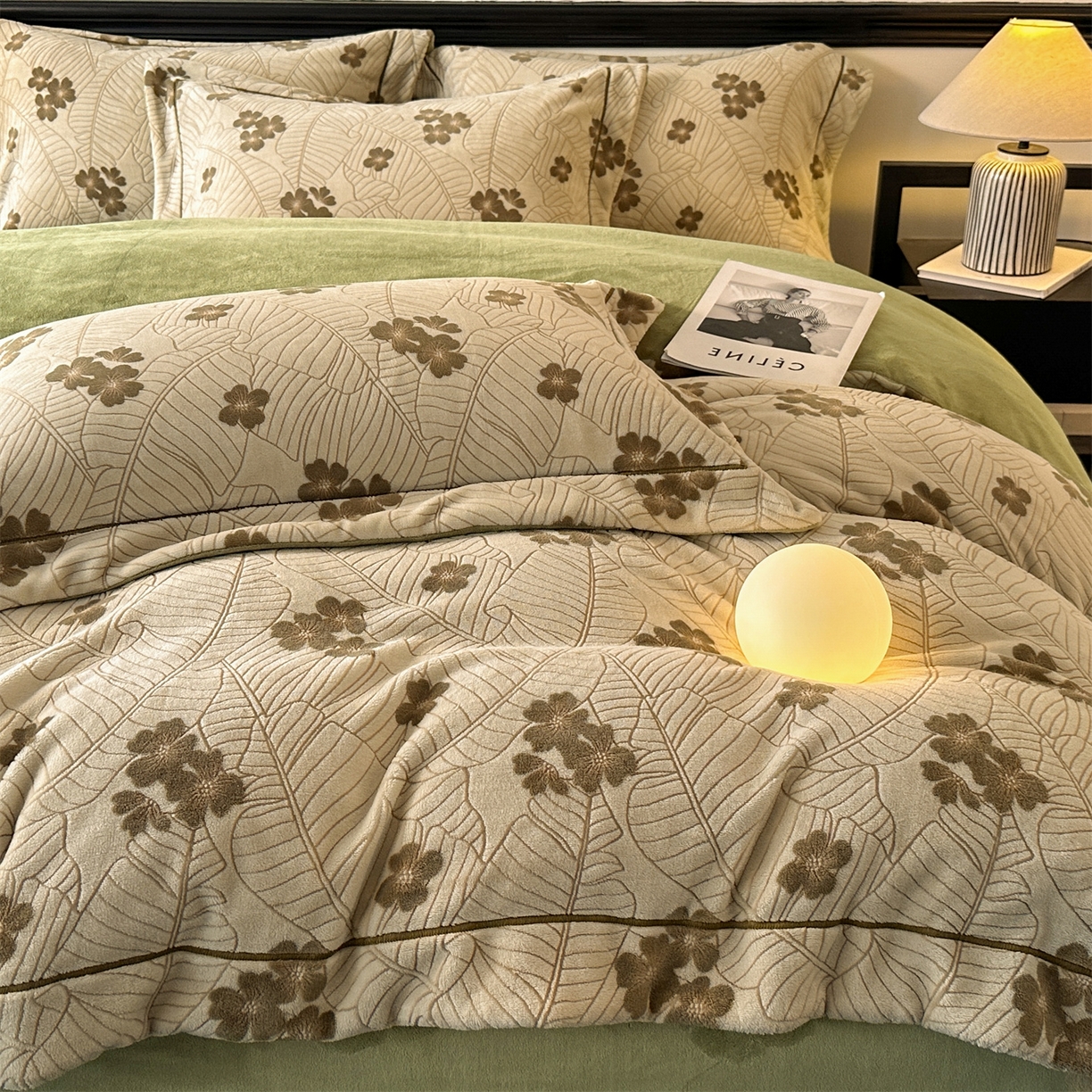 91家纺网 家纺一手货源 找家纺 盛秋家纺 2025新款佩拉着色烂花牛奶绒四件套【简约风格】 清新叶语-浅咖