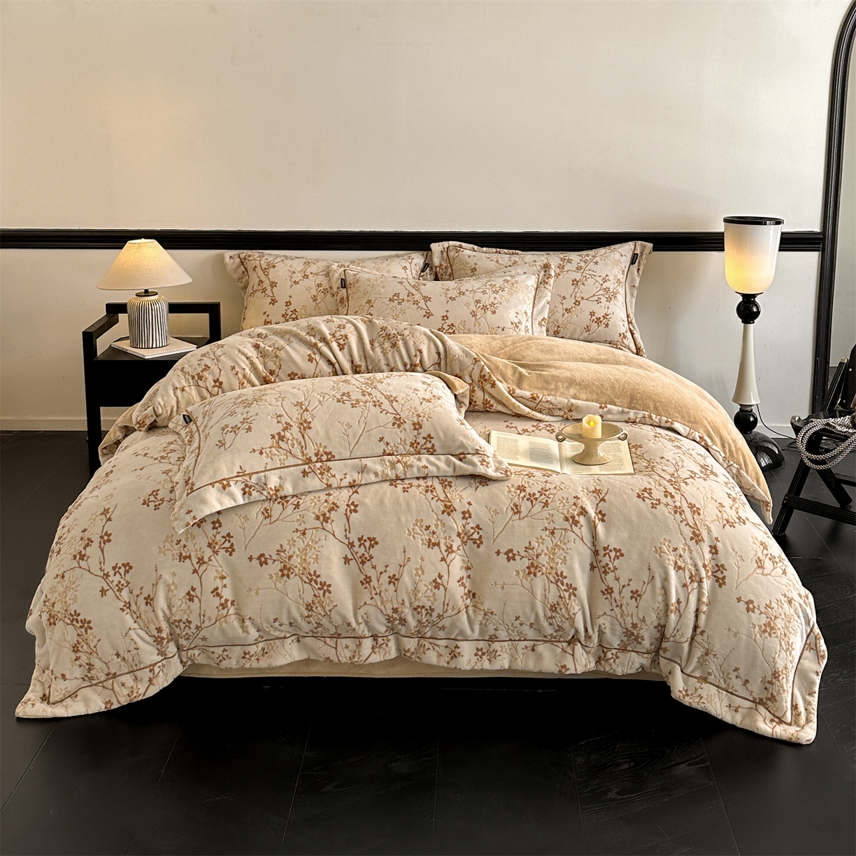 91家纺网 家纺一手货源 找家纺 盛秋家纺 2025新款佩拉着色烂花牛奶绒四件套【简约风格】 山茶花语-咖