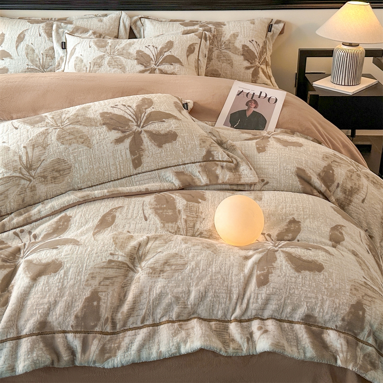 91家纺网 家纺一手货源 找家纺 盛秋家纺 2025新款佩拉着色烂花牛奶绒四件套【简约风格】 素影-浅咖