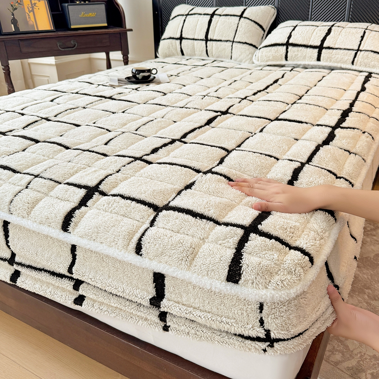 LIFE.丽芙 2025秋冬新款色纱提花舒棉绒加厚夹棉单床笠款床垫子保护套保暖床罩子三件套 格调-黑白