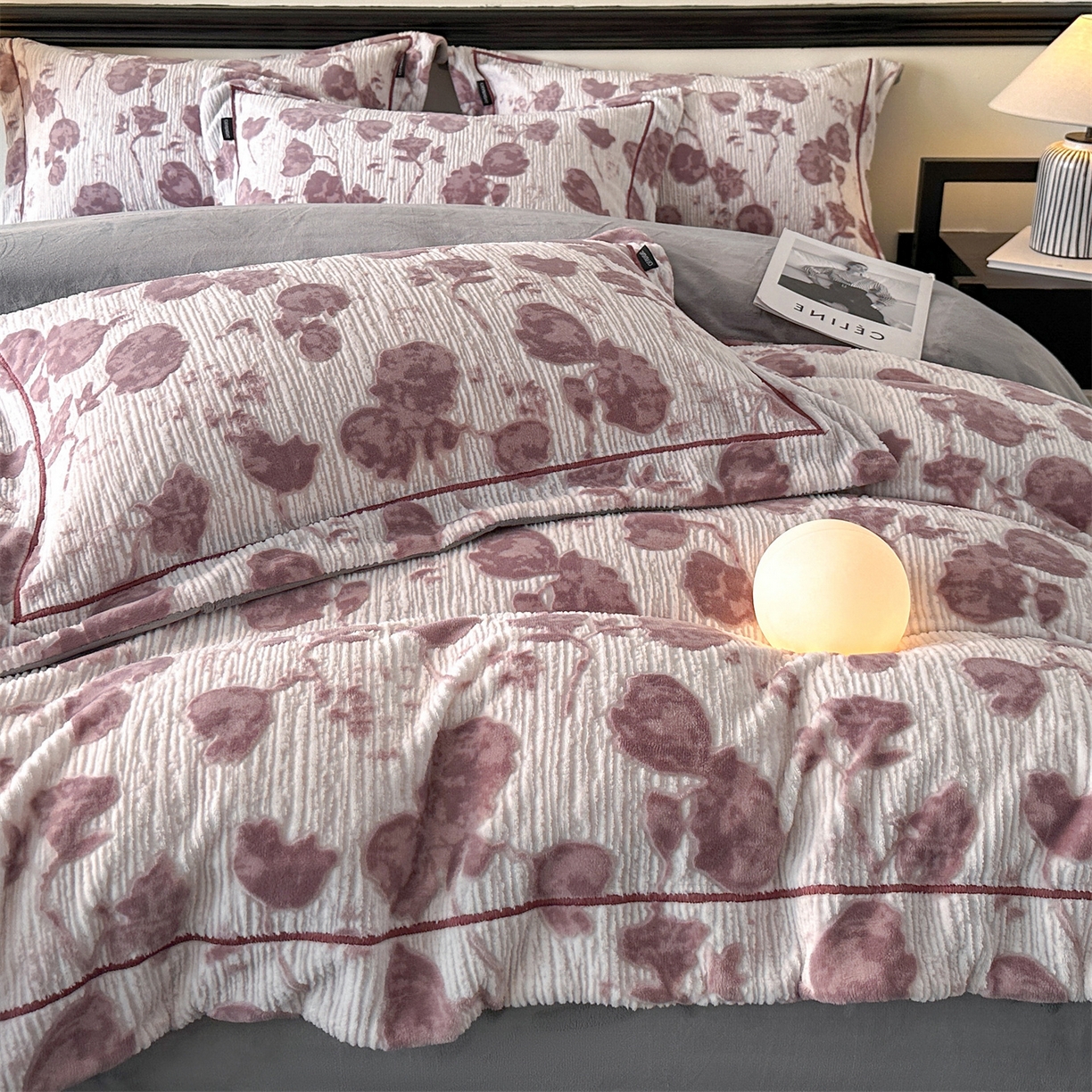 91家纺网 家纺一手货源 找家纺 盛秋家纺 2025新款佩拉着色烂花牛奶绒四件套【简约风格】 馥色芬芳-粉