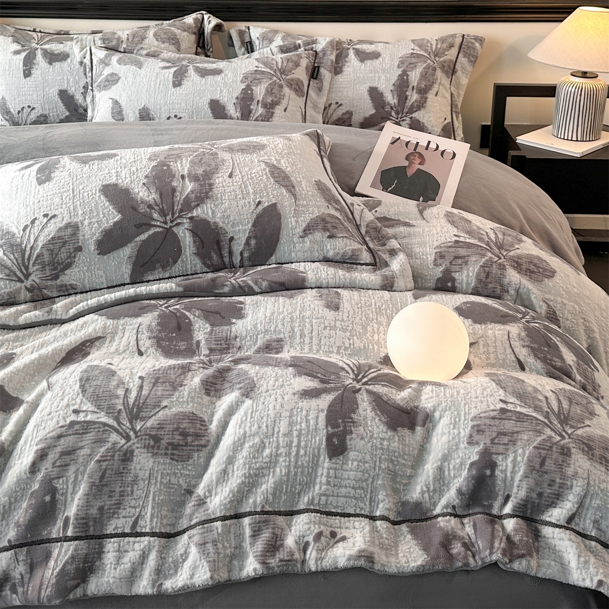 91家纺网 家纺一手货源 找家纺 盛秋家纺 2025新款佩拉着色烂花牛奶绒四件套【简约风格】 素影-灰