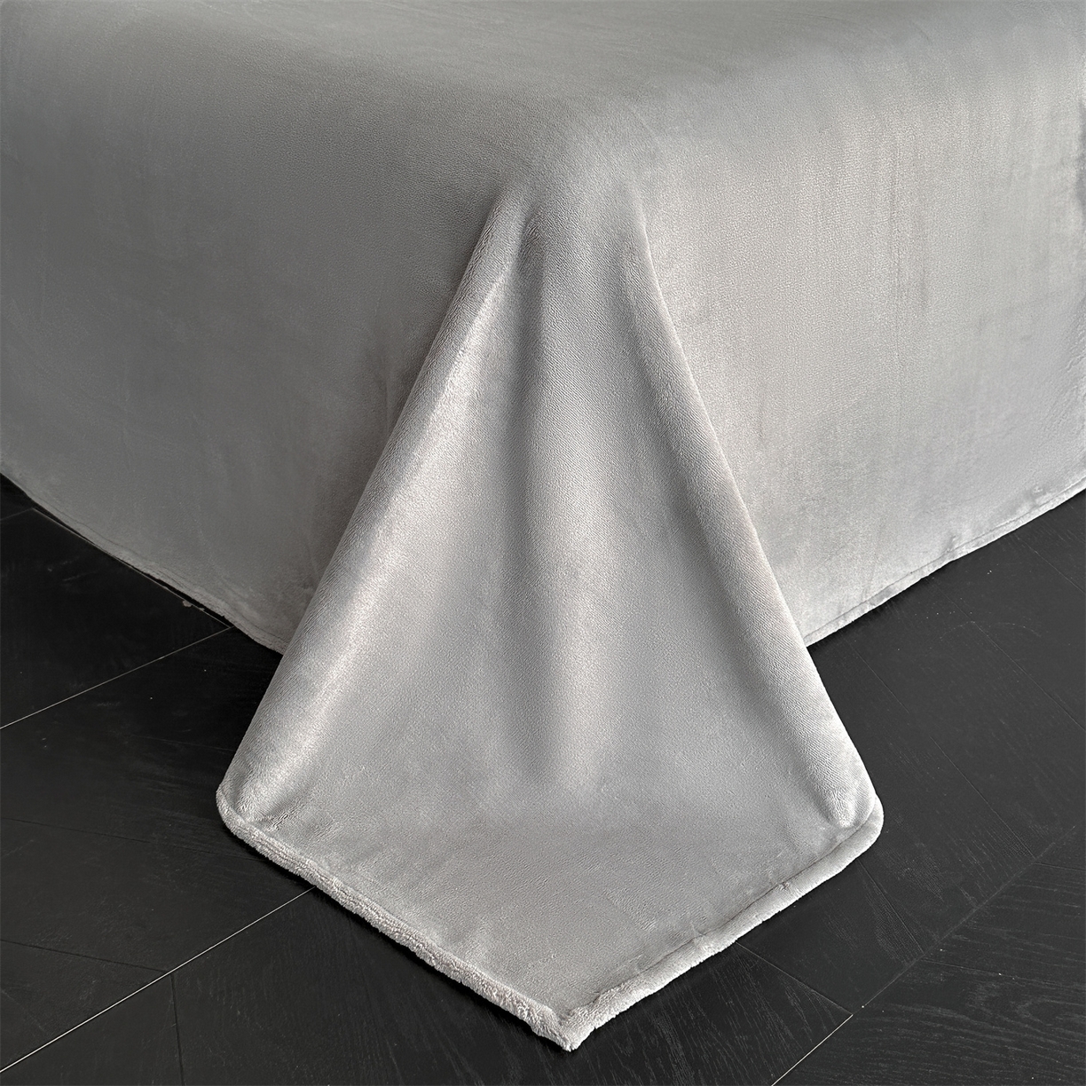 91家纺网 家纺一手货源 找家纺 盛秋家纺 2025新款佩拉着色烂花牛奶绒四件套【简约风格】 馥色芬芳-粉