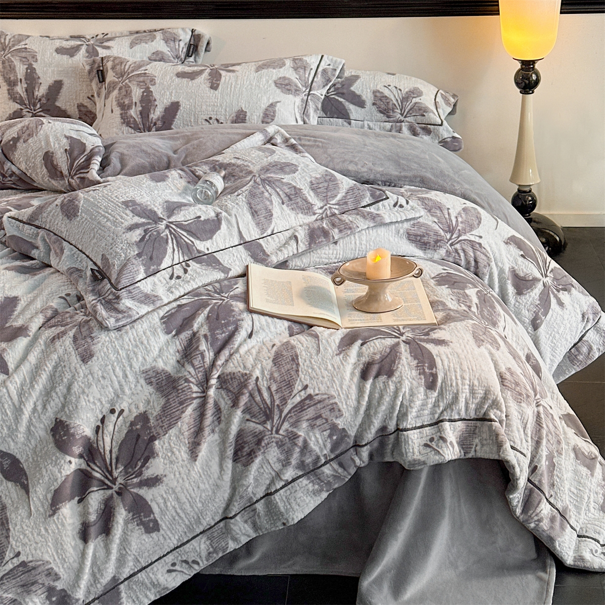 91家纺网 家纺一手货源 找家纺 盛秋家纺 2025新款佩拉着色烂花牛奶绒四件套【简约风格】 素影-灰