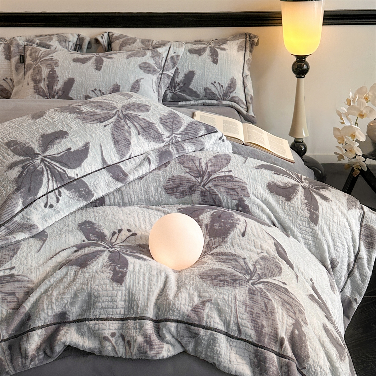 91家纺网 家纺一手货源 找家纺 盛秋家纺 2025新款佩拉着色烂花牛奶绒四件套【简约风格】 素影-灰