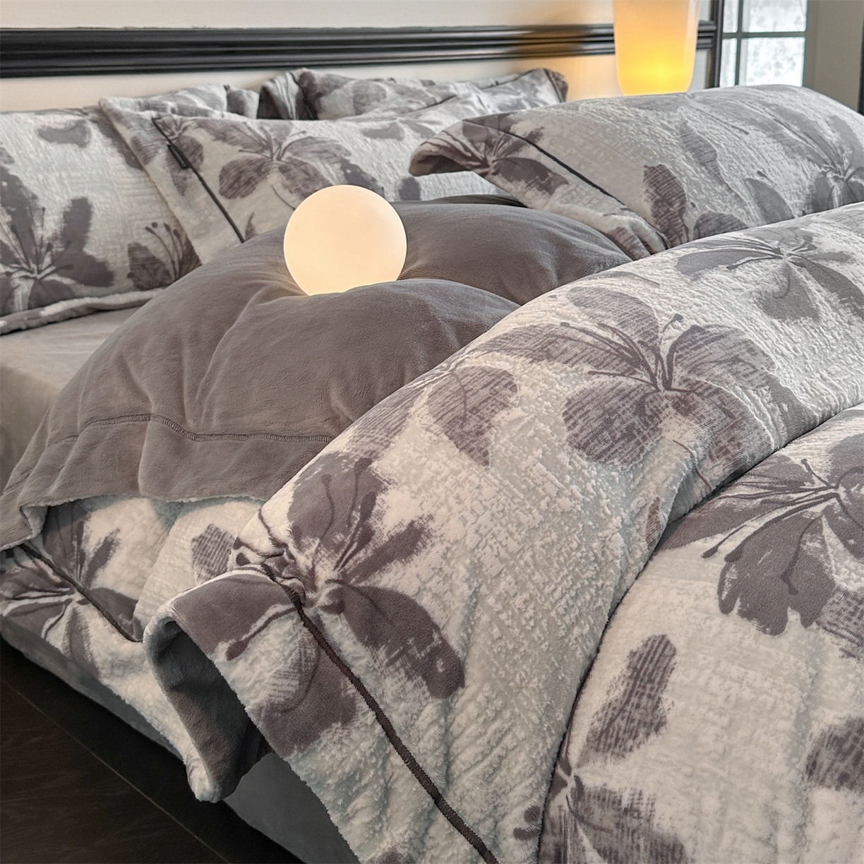 91家纺网 家纺一手货源 找家纺 盛秋家纺 2025新款佩拉着色烂花牛奶绒四件套【简约风格】 素影-灰