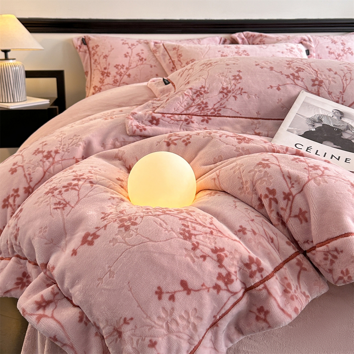 盛秋家纺 2025新款佩拉着色烂花牛奶绒四件套【简约风格】 山茶花语-粉