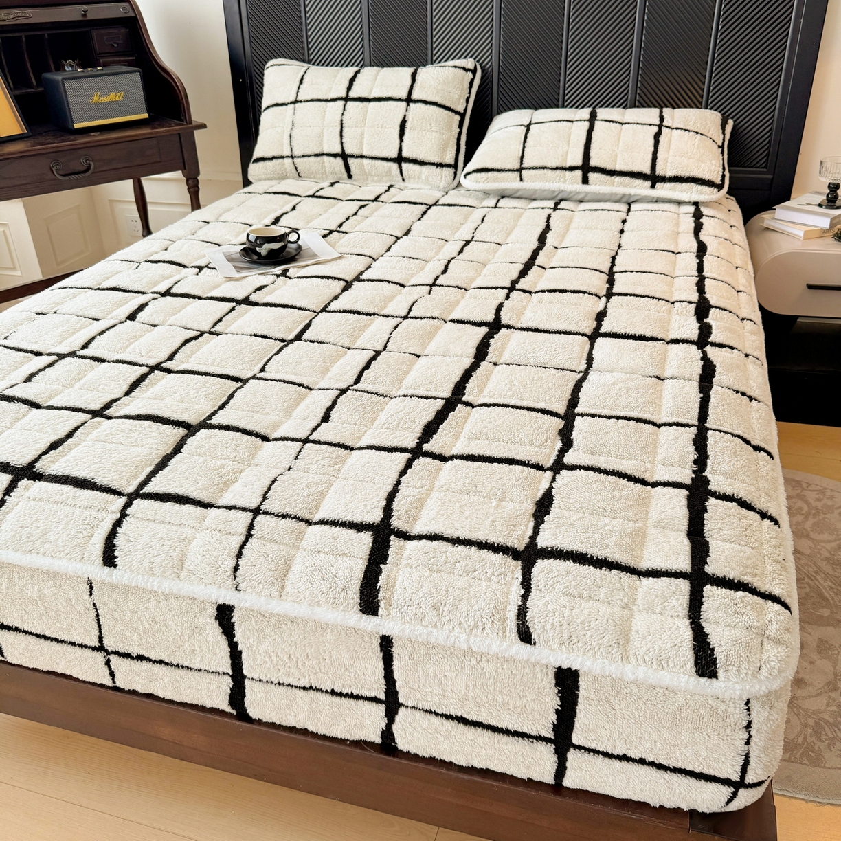 91家纺网 家纺一手货源 找家纺 LIFE.丽芙 2025秋冬新款色纱提花舒棉绒加厚夹棉单床笠款床垫子保护套保暖床罩子三件套 格调-黑白