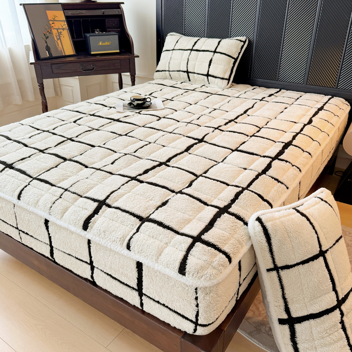 91家纺网 家纺一手货源 找家纺 LIFE.丽芙 2025秋冬新款色纱提花舒棉绒加厚夹棉单床笠款床垫子保护套保暖床罩子三件套 格调-黑白