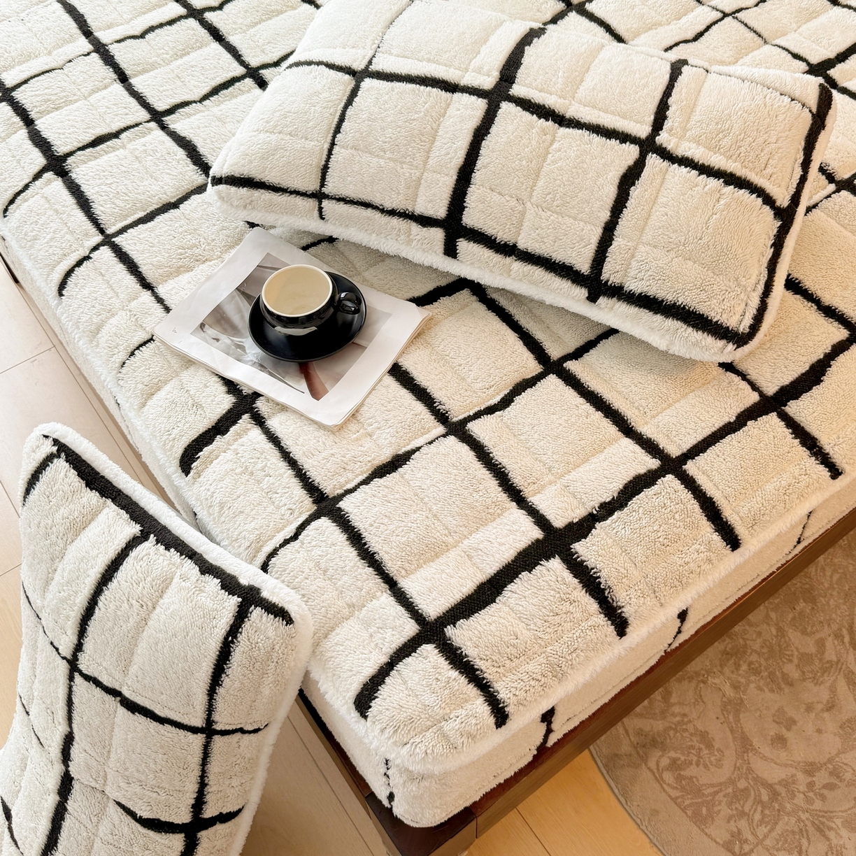 91家纺网 家纺一手货源 找家纺 LIFE.丽芙 2025秋冬新款色纱提花舒棉绒加厚夹棉单床笠款床垫子保护套保暖床罩子三件套 格调-黑白