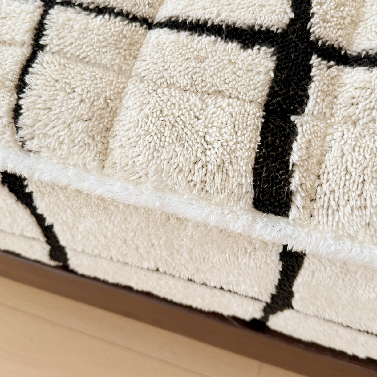 91家纺网 家纺一手货源 找家纺 LIFE.丽芙 2025秋冬新款色纱提花舒棉绒加厚夹棉单床笠款床垫子保护套保暖床罩子三件套 格调-黑白