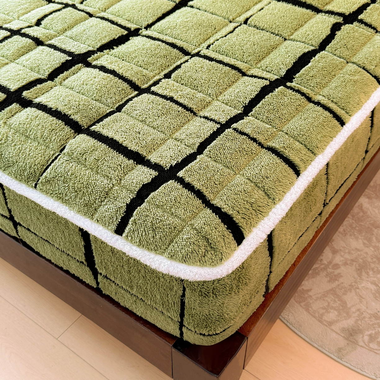 91家纺网 家纺一手货源 找家纺 LIFE.丽芙 2025秋冬新款色纱提花舒棉绒加厚夹棉单床笠款床垫子保护套保暖床罩子三件套 格调-草绿