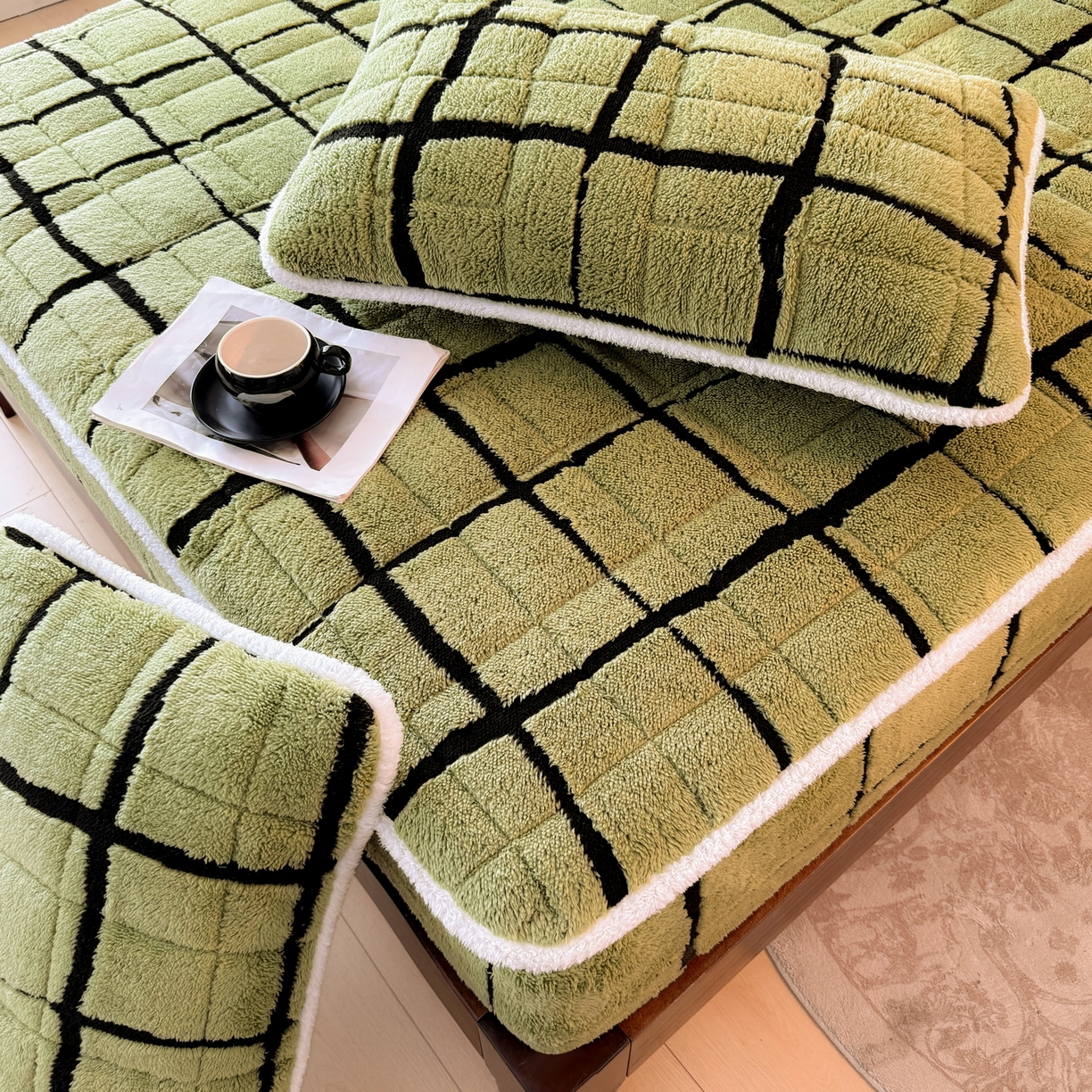 91家纺网 家纺一手货源 找家纺 LIFE.丽芙 2025秋冬新款色纱提花舒棉绒加厚夹棉单床笠款床垫子保护套保暖床罩子三件套 格调-草绿