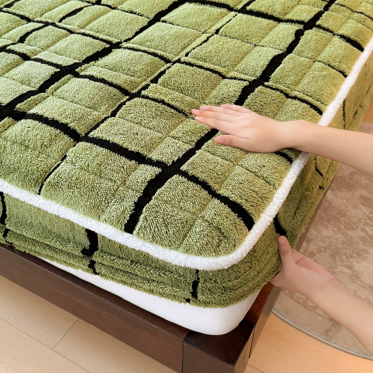 91家纺网 家纺一手货源 找家纺 LIFE.丽芙 2025秋冬新款色纱提花舒棉绒加厚夹棉单床笠款床垫子保护套保暖床罩子三件套 格调-草绿