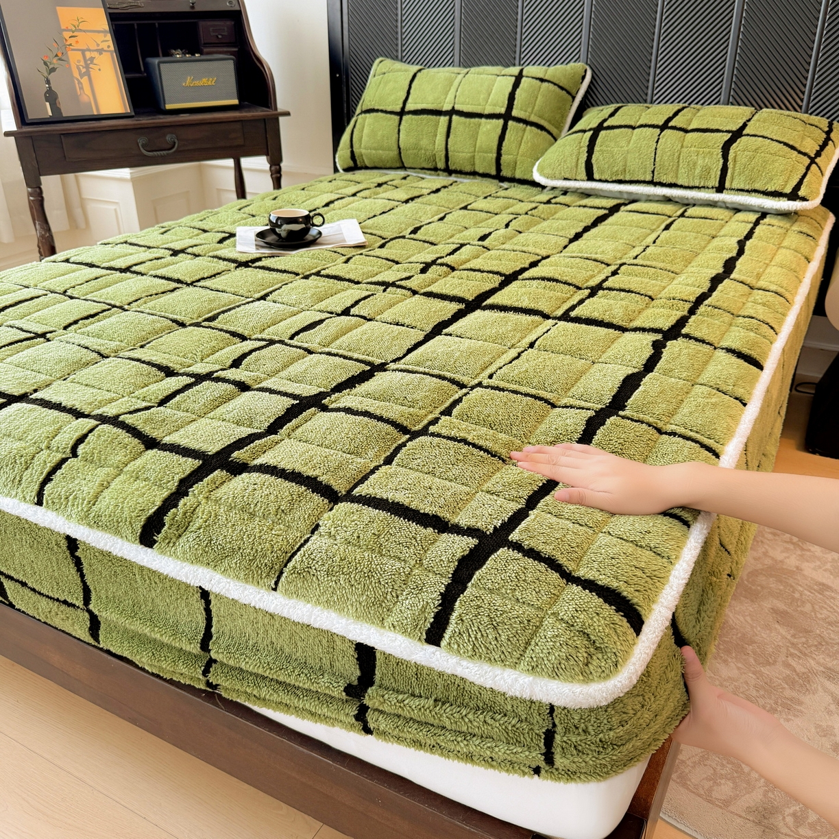 91家纺网 家纺一手货源 找家纺 LIFE.丽芙 2025秋冬新款色纱提花舒棉绒加厚夹棉单床笠款床垫子保护套保暖床罩子三件套 格调-草绿