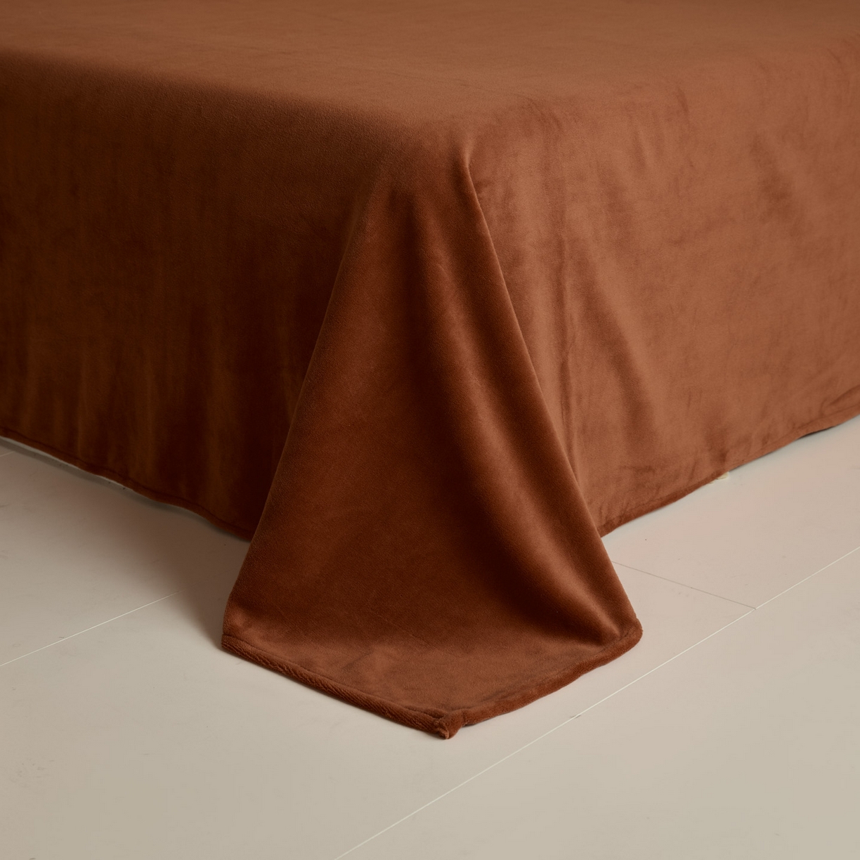 91家纺网 家纺一手货源 找家纺 吾诺家居 2025新款刺绣款羊驼绒云朵系列四件套 浅米黄-唐茶