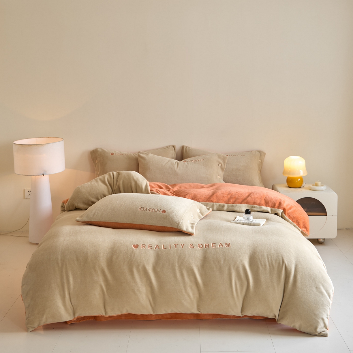 吾诺家居 2025新款刺绣款羊驼绒云朵系列四件套 浅驼-亮桔