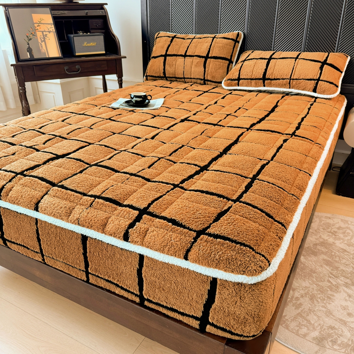 91家纺网 家纺一手货源 找家纺 LIFE.丽芙 2025秋冬新款色纱提花舒棉绒加厚夹棉单床笠款床垫子保护套保暖床罩子三件套 格调-黄棕