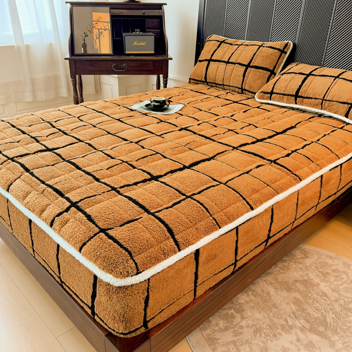 91家纺网 家纺一手货源 找家纺 LIFE.丽芙 2025秋冬新款色纱提花舒棉绒加厚夹棉单床笠款床垫子保护套保暖床罩子三件套 格调-黄棕