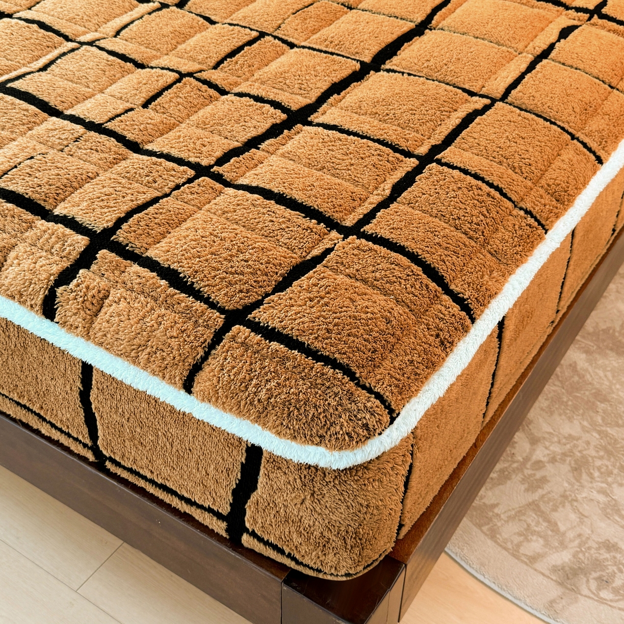 91家纺网 家纺一手货源 找家纺 LIFE.丽芙 2025秋冬新款色纱提花舒棉绒加厚夹棉单床笠款床垫子保护套保暖床罩子三件套 格调-黄棕