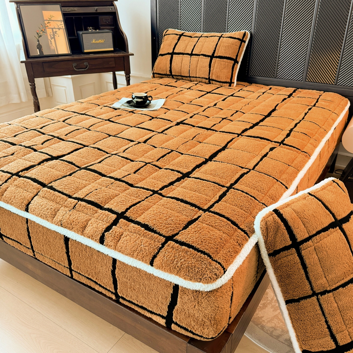 91家纺网 家纺一手货源 找家纺 LIFE.丽芙 2025秋冬新款色纱提花舒棉绒加厚夹棉单床笠款床垫子保护套保暖床罩子三件套 格调-黄棕