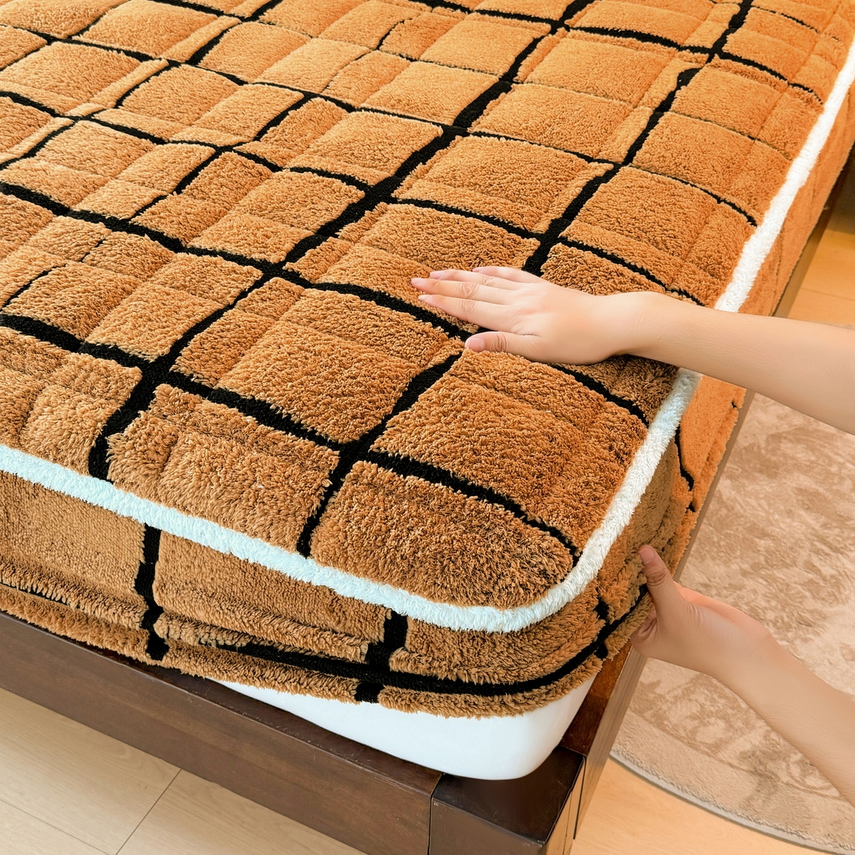 91家纺网 家纺一手货源 找家纺 LIFE.丽芙 2025秋冬新款色纱提花舒棉绒加厚夹棉单床笠款床垫子保护套保暖床罩子三件套 格调-黄棕