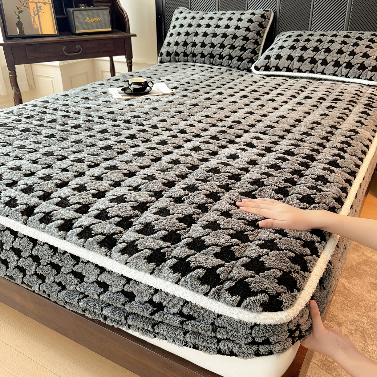 LIFE.丽芙 2025秋冬新款色纱提花舒棉绒加厚夹棉单床笠款床垫子保护套保暖床罩子三件套 千鸟格-灰色