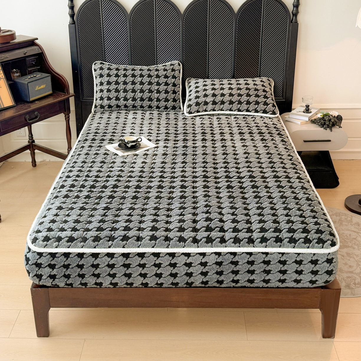 91家纺网 家纺一手货源 找家纺 LIFE.丽芙 2025秋冬新款色纱提花舒棉绒加厚夹棉单床笠款床垫子保护套保暖床罩子三件套 千鸟格-灰色