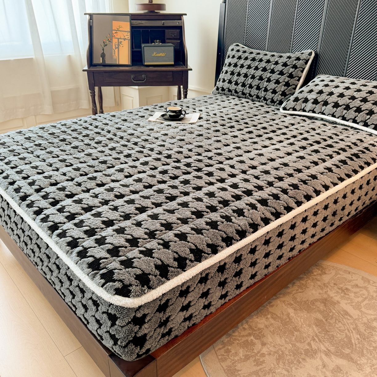 91家纺网 家纺一手货源 找家纺 LIFE.丽芙 2025秋冬新款色纱提花舒棉绒加厚夹棉单床笠款床垫子保护套保暖床罩子三件套 千鸟格-灰色