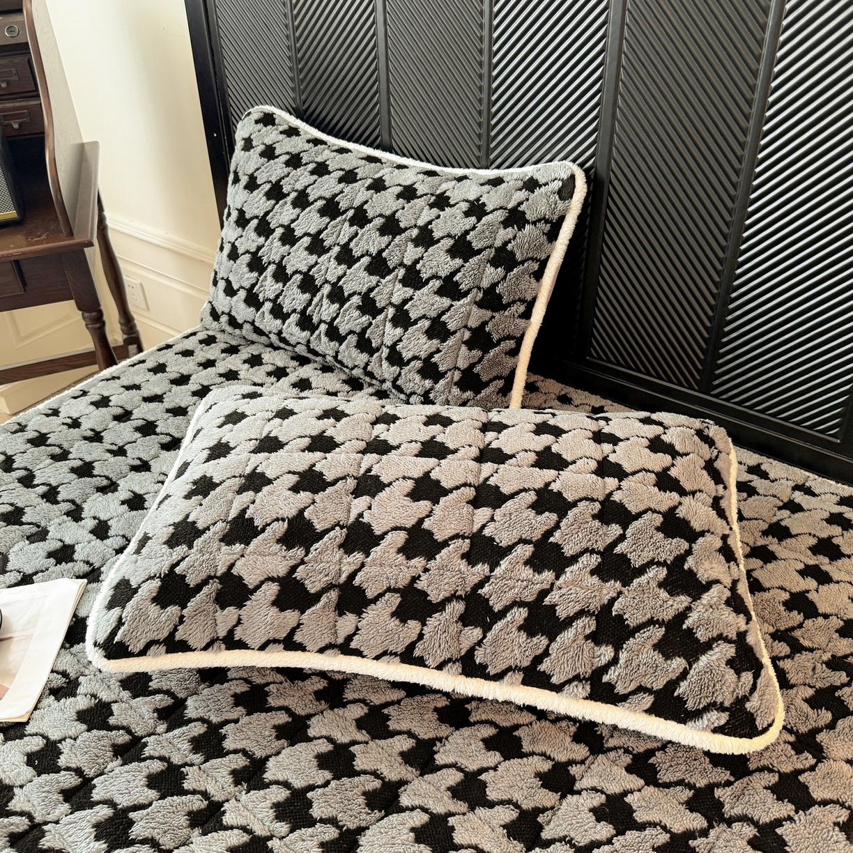 91家纺网 家纺一手货源 找家纺 LIFE.丽芙 2025秋冬新款色纱提花舒棉绒加厚夹棉单床笠款床垫子保护套保暖床罩子三件套 千鸟格-灰色