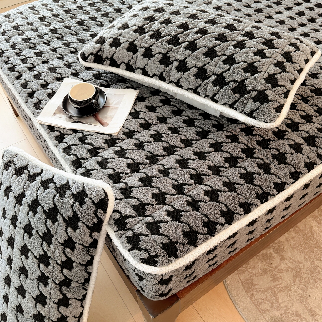 91家纺网 家纺一手货源 找家纺 LIFE.丽芙 2025秋冬新款色纱提花舒棉绒加厚夹棉单床笠款床垫子保护套保暖床罩子三件套 千鸟格-灰色