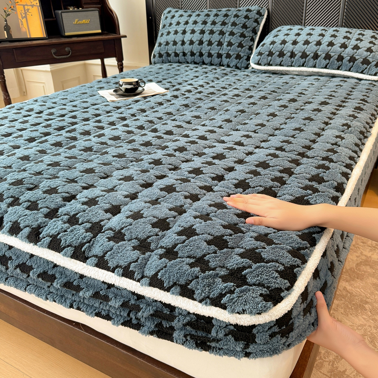 LIFE.丽芙 2025秋冬新款色纱提花舒棉绒加厚夹棉单床笠款床垫子保护套保暖床罩子三件套 千鸟格-蓝灰