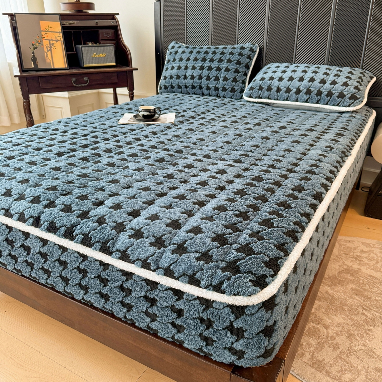 91家纺网 家纺一手货源 找家纺 LIFE.丽芙 2025秋冬新款色纱提花舒棉绒加厚夹棉单床笠款床垫子保护套保暖床罩子三件套 千鸟格-蓝灰