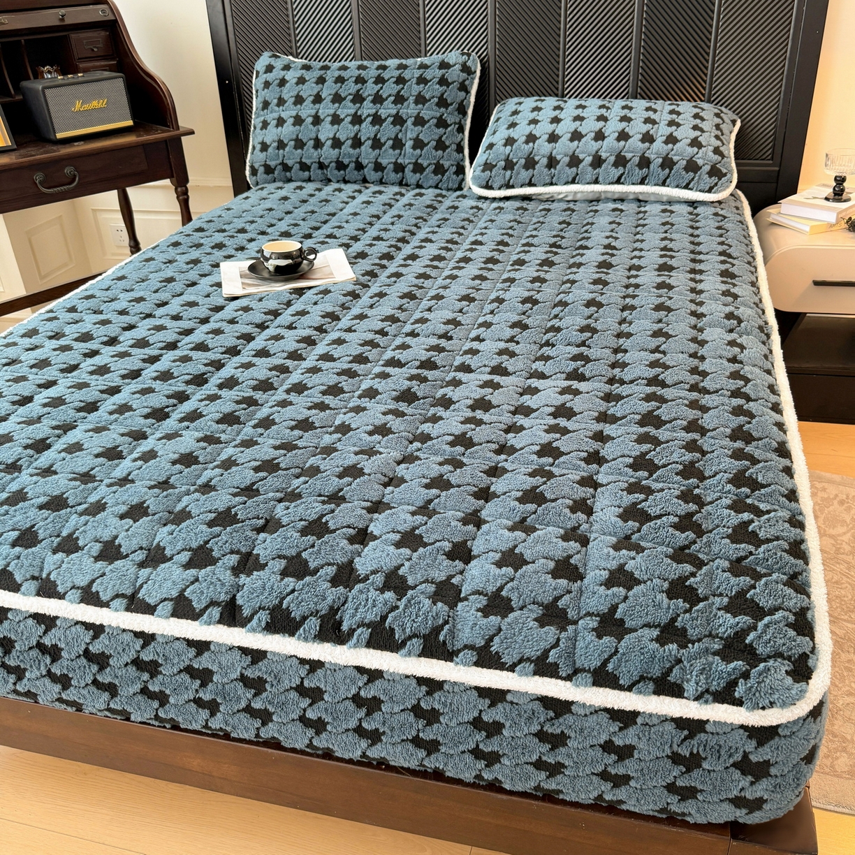 91家纺网 家纺一手货源 找家纺 LIFE.丽芙 2025秋冬新款色纱提花舒棉绒加厚夹棉单床笠款床垫子保护套保暖床罩子三件套 千鸟格-蓝灰