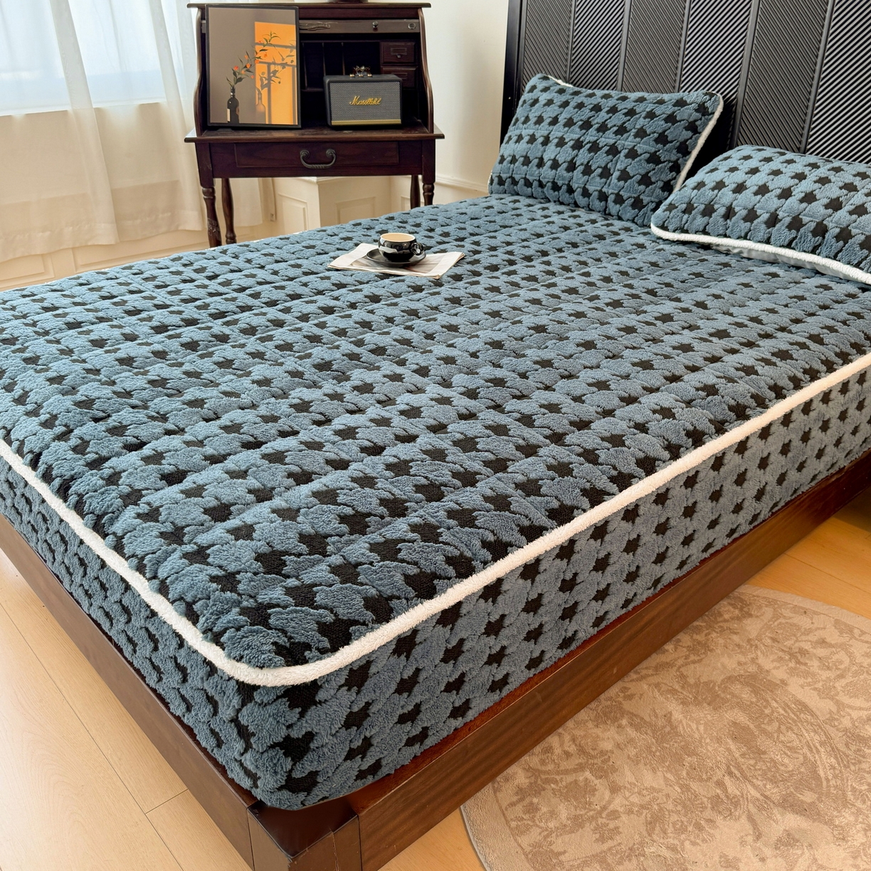 91家纺网 家纺一手货源 找家纺 LIFE.丽芙 2025秋冬新款色纱提花舒棉绒加厚夹棉单床笠款床垫子保护套保暖床罩子三件套 千鸟格-蓝灰