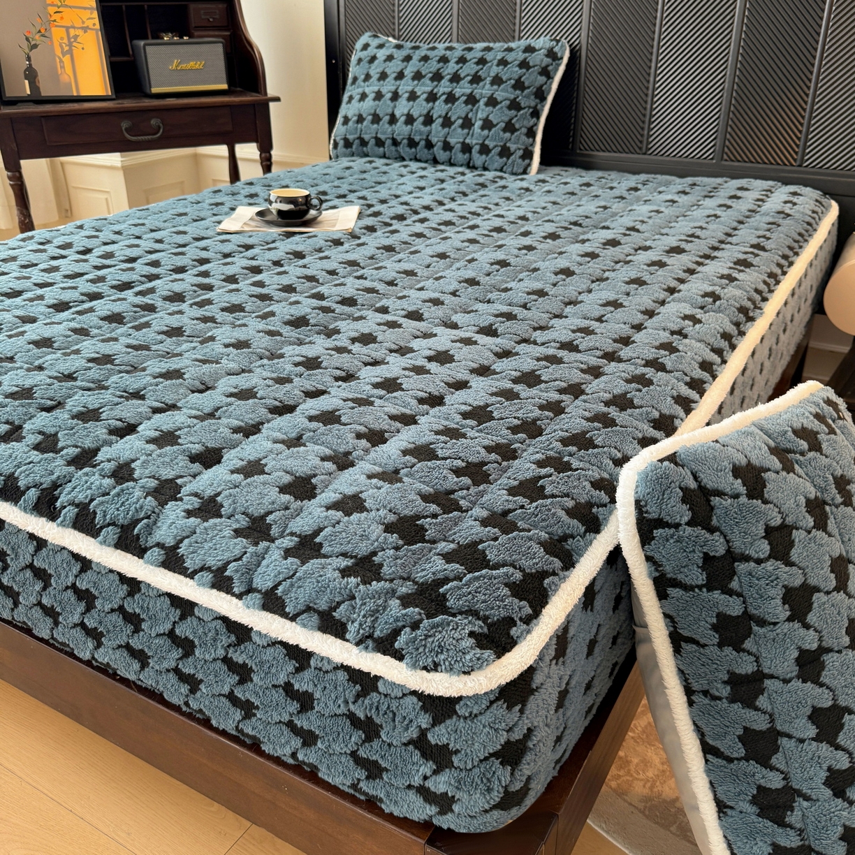 91家纺网 家纺一手货源 找家纺 LIFE.丽芙 2025秋冬新款色纱提花舒棉绒加厚夹棉单床笠款床垫子保护套保暖床罩子三件套 千鸟格-蓝灰