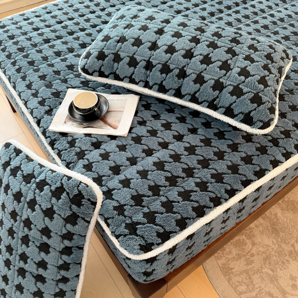 91家纺网 家纺一手货源 找家纺 LIFE.丽芙 2025秋冬新款色纱提花舒棉绒加厚夹棉单床笠款床垫子保护套保暖床罩子三件套 千鸟格-蓝灰