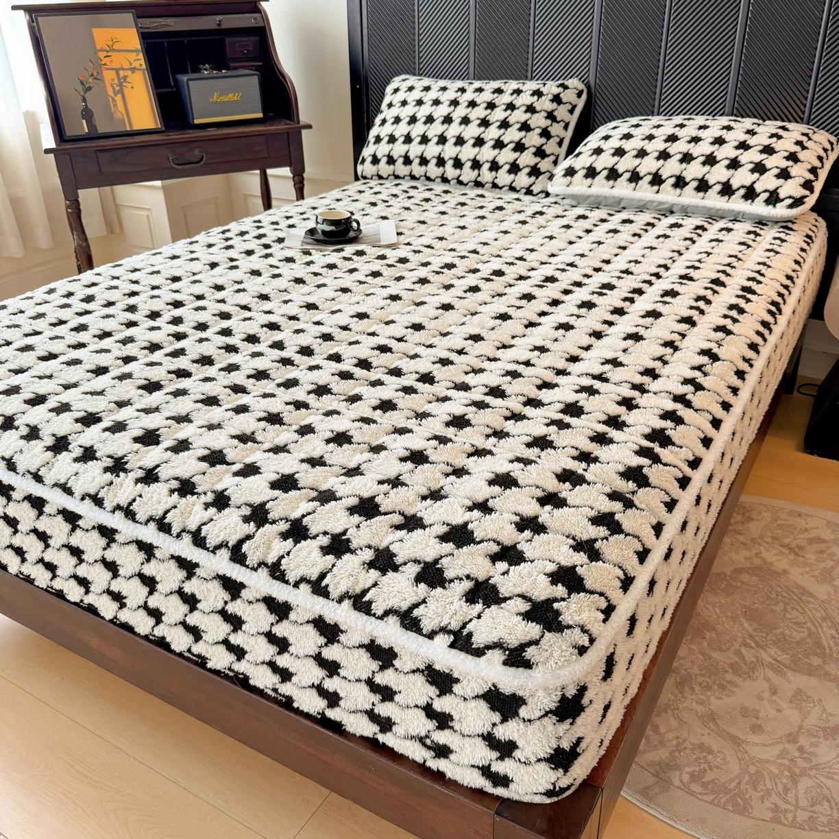 91家纺网 家纺一手货源 找家纺 LIFE.丽芙 2025秋冬新款色纱提花舒棉绒加厚夹棉单床笠款床垫子保护套保暖床罩子三件套 千鸟格-黑白