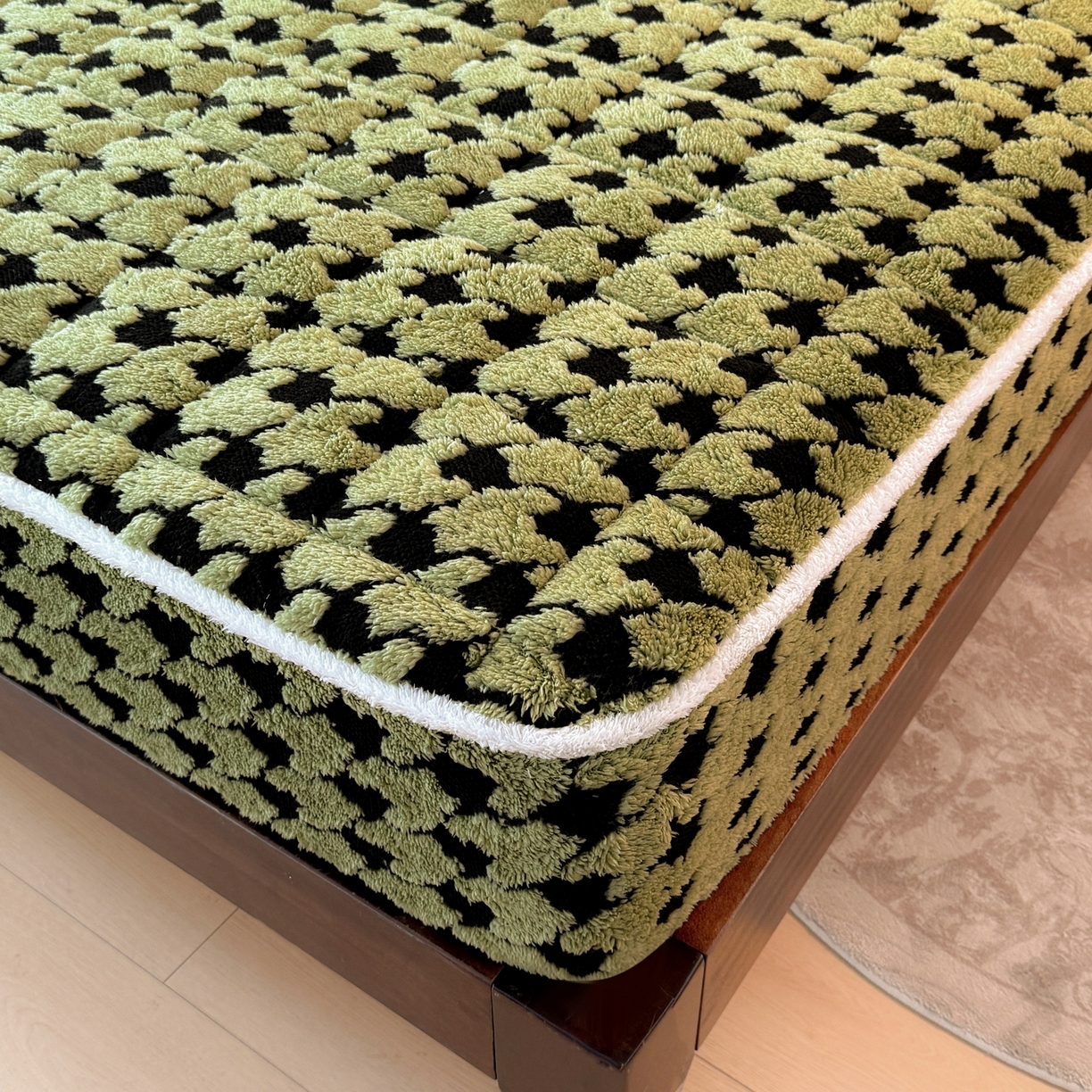 91家纺网 家纺一手货源 找家纺 LIFE.丽芙 2025秋冬新款色纱提花舒棉绒加厚夹棉单床笠款床垫子保护套保暖床罩子三件套 千鸟格-草绿