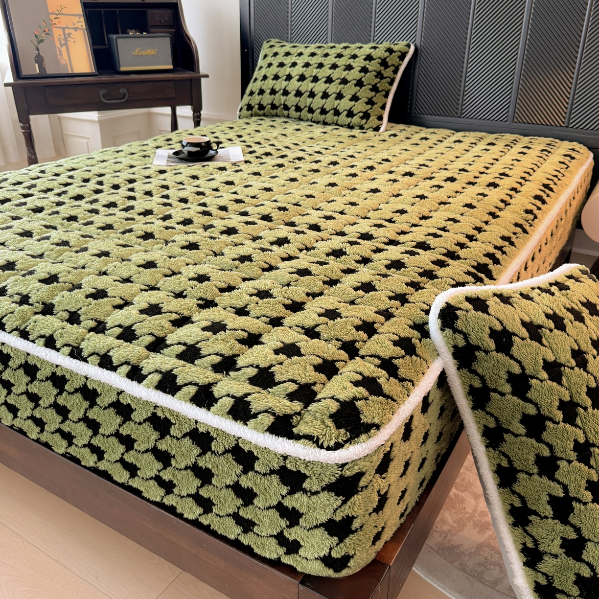 91家纺网 家纺一手货源 找家纺 LIFE.丽芙 2025秋冬新款色纱提花舒棉绒加厚夹棉单床笠款床垫子保护套保暖床罩子三件套 千鸟格-草绿