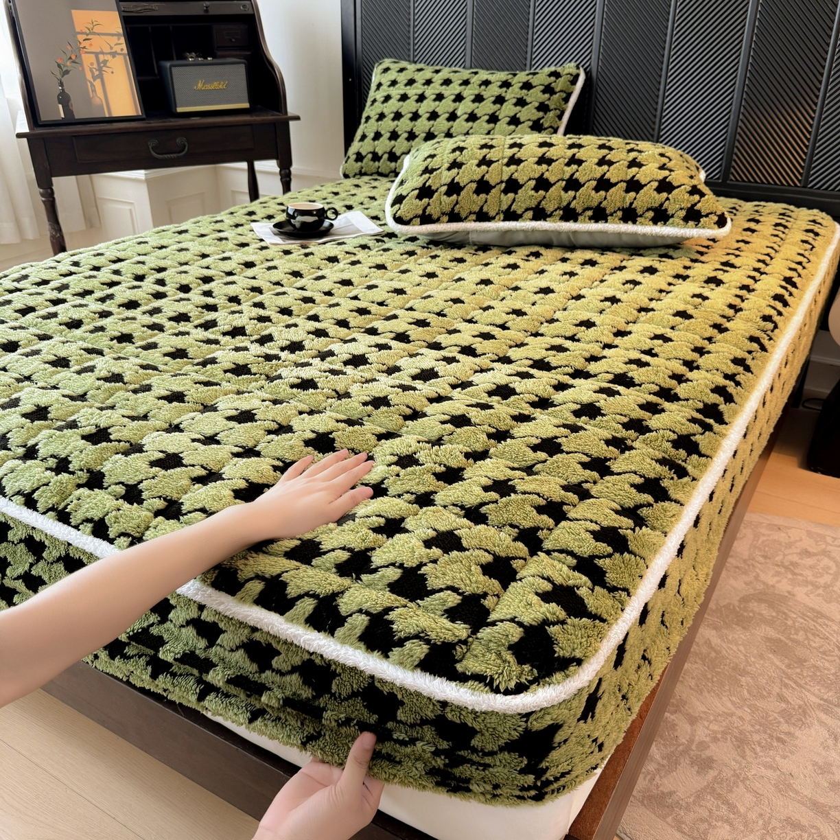 91家纺网 家纺一手货源 找家纺 LIFE.丽芙 2025秋冬新款色纱提花舒棉绒加厚夹棉单床笠款床垫子保护套保暖床罩子三件套 千鸟格-草绿