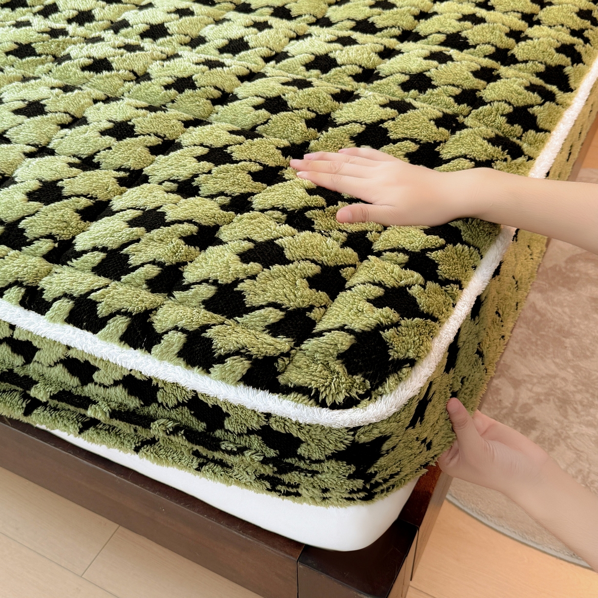 91家纺网 家纺一手货源 找家纺 LIFE.丽芙 2025秋冬新款色纱提花舒棉绒加厚夹棉单床笠款床垫子保护套保暖床罩子三件套 千鸟格-草绿