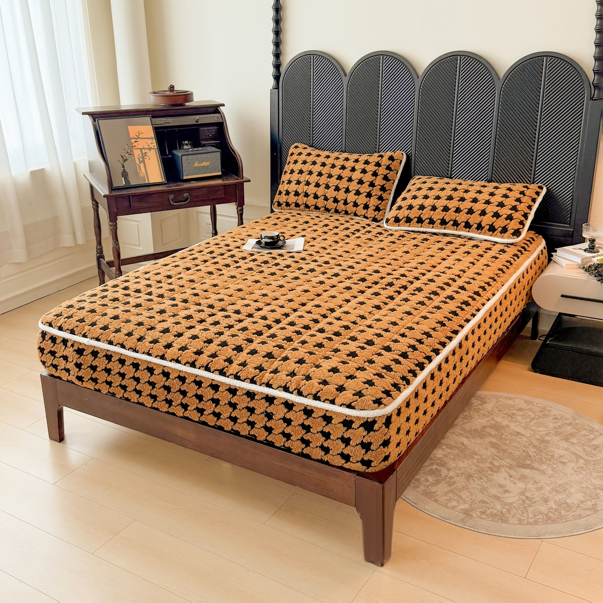 91家纺网 家纺一手货源 找家纺 LIFE.丽芙 2025秋冬新款色纱提花舒棉绒加厚夹棉单床笠款床垫子保护套保暖床罩子三件套 千鸟格-黄棕