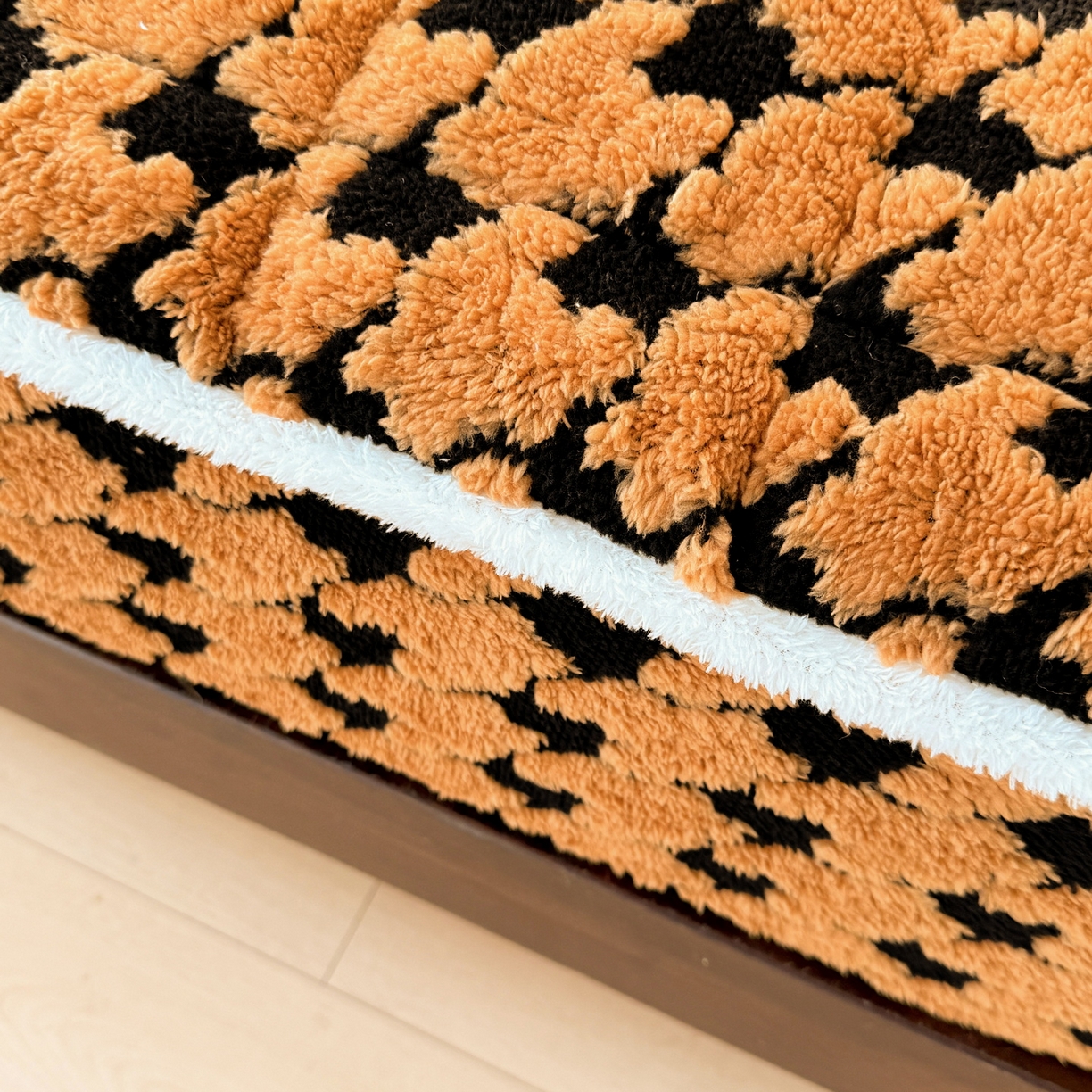 91家纺网 家纺一手货源 找家纺 LIFE.丽芙 2025秋冬新款色纱提花舒棉绒加厚夹棉单床笠款床垫子保护套保暖床罩子三件套 千鸟格-黄棕