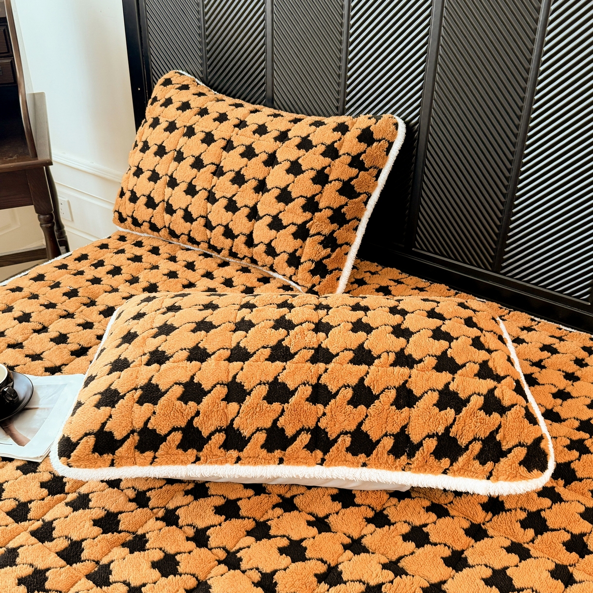 91家纺网 家纺一手货源 找家纺 LIFE.丽芙 2025秋冬新款色纱提花舒棉绒加厚夹棉单床笠款床垫子保护套保暖床罩子三件套 千鸟格-黄棕