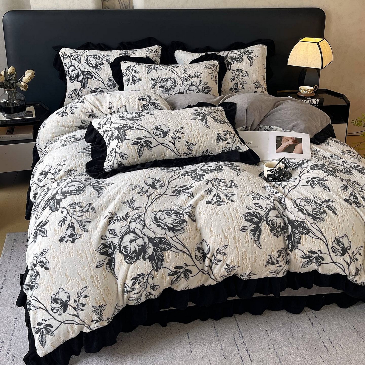 91家纺网 家纺一手货源 找家纺 蜜柚 2025新款秋冬琥珀系复古赫本轻法式高克重牛奶绒全消光立体浮雕数码印花ins风提花保暖四件套 林间絮语