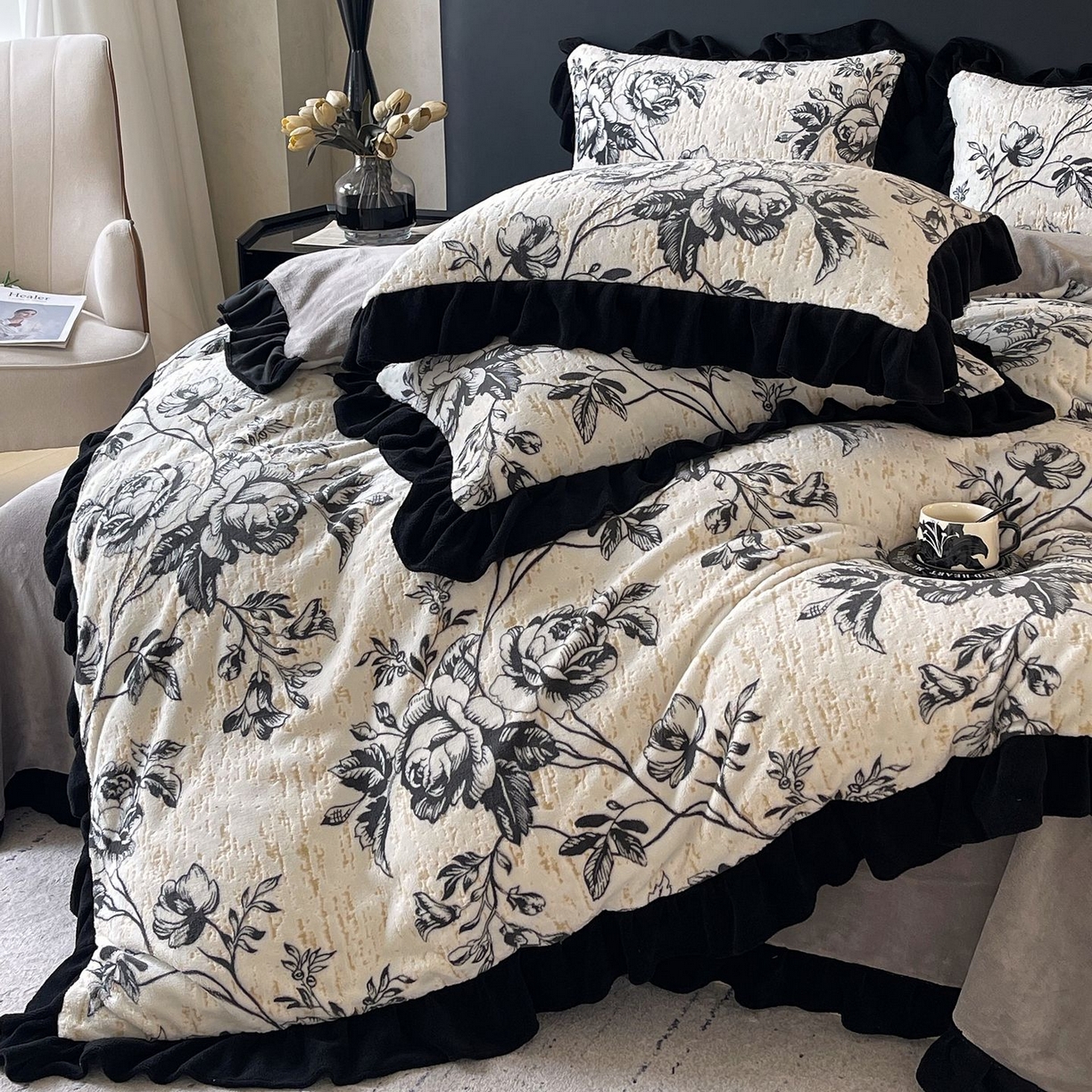 91家纺网 家纺一手货源 找家纺 蜜柚 2025新款秋冬琥珀系复古赫本轻法式高克重牛奶绒全消光立体浮雕数码印花ins风提花保暖四件套 林间絮语