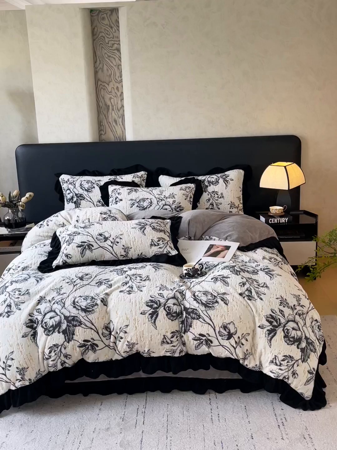 91家纺网 家纺一手货源 找家纺 蜜柚 2025新款秋冬琥珀系复古赫本轻法式高克重牛奶绒全消光立体浮雕数码印花ins风提花保暖四件套 林间絮语